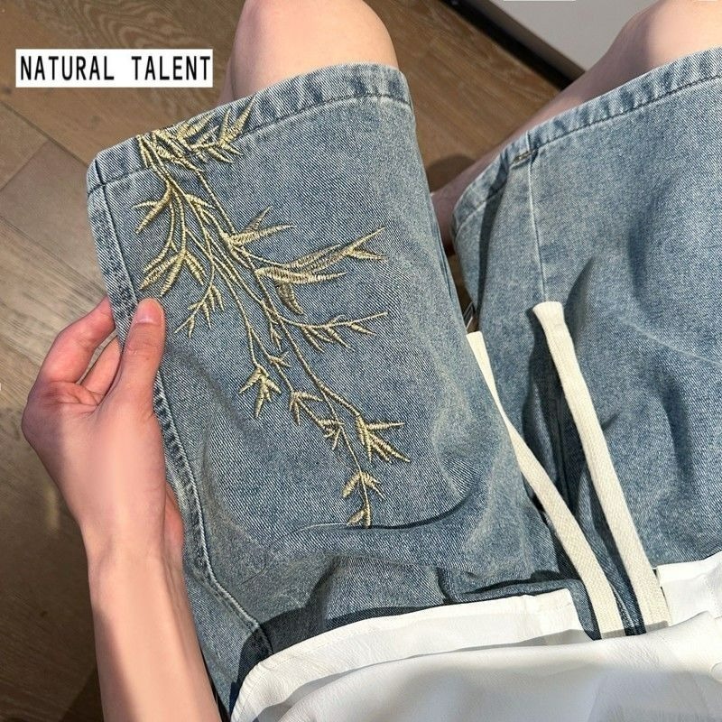 Levis Jeans 501 - Shorts en jean brodés style chinois